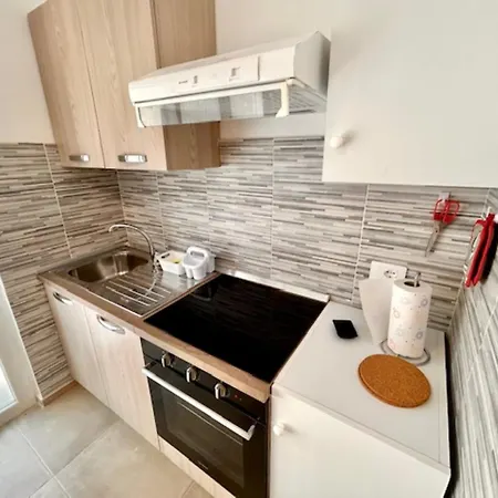 Mono Limone Dx Con Corte, Posto Auto Ed Aria Condizionata A Due Passi Dal Mare Apartman *