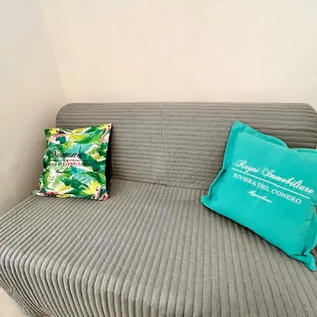 Mono Limone Dx Con Corte, Posto Auto Ed Aria Condizionata A Due Passi Dal Mare