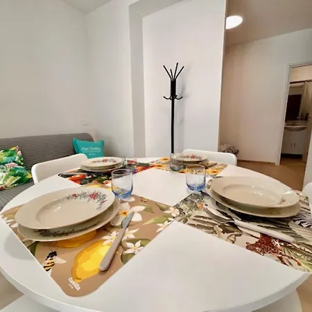 Mono Limone Dx Con Corte, Posto Auto Ed Aria Condizionata A Due Passi Dal Mare Апартаменты *