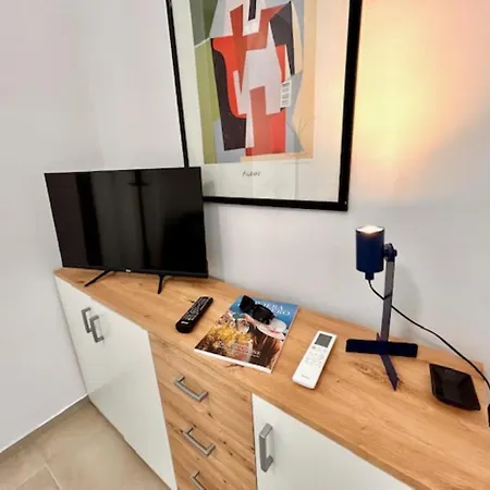 Mono Limone Dx Con Corte, Posto Auto Ed Aria Condizionata A Due Passi Dal Mare Apartman *