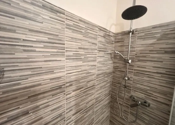 Daire Mono Limone Dx Con Corte, Posto Auto Ed Aria Condizionata A Due Passi Dal Mare Marcelli