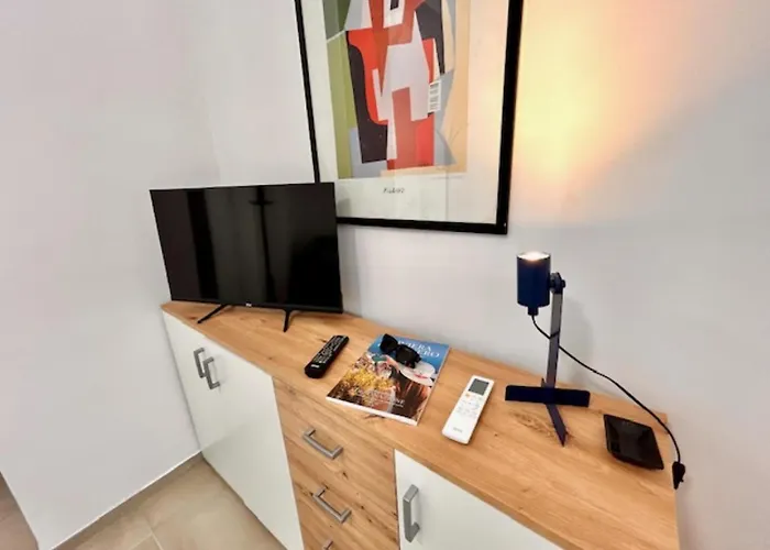 Mono Limone Dx Con Corte, Posto Auto Ed Aria Condizionata A Due Passi Dal Mare Daire *