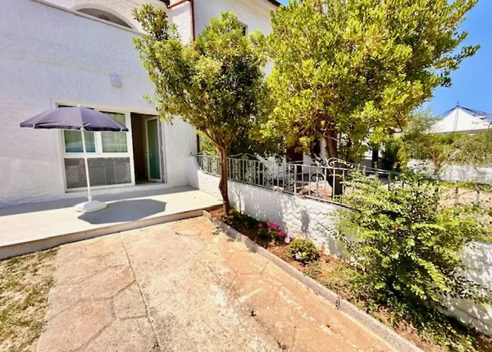 Mono Limone Dx Con Corte, Posto Auto Ed Aria Condizionata A Due Passi Dal Mare * Marcelli